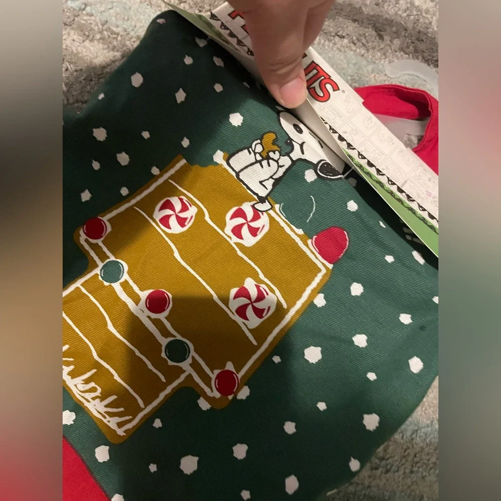 Peanuts Festive Apron with Red and Green Checkered Design - Picture 2 of 5